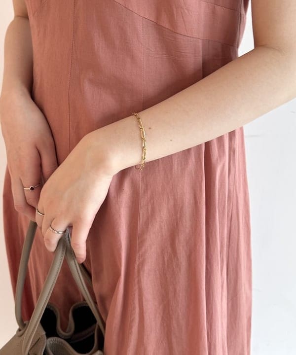 山田 千遥さんの「BEAMS WOMEN｜【別注】MARIHA / 夏の月 ソリッド ワンピース」を使ったコーディネート