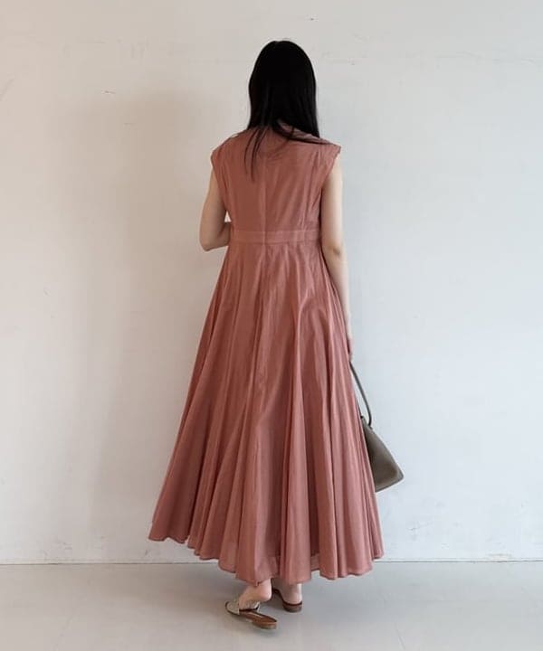 山田 千遥さんの「BEAMS WOMEN｜【別注】MARIHA / 夏の月 ソリッド ワンピース」を使ったコーディネート