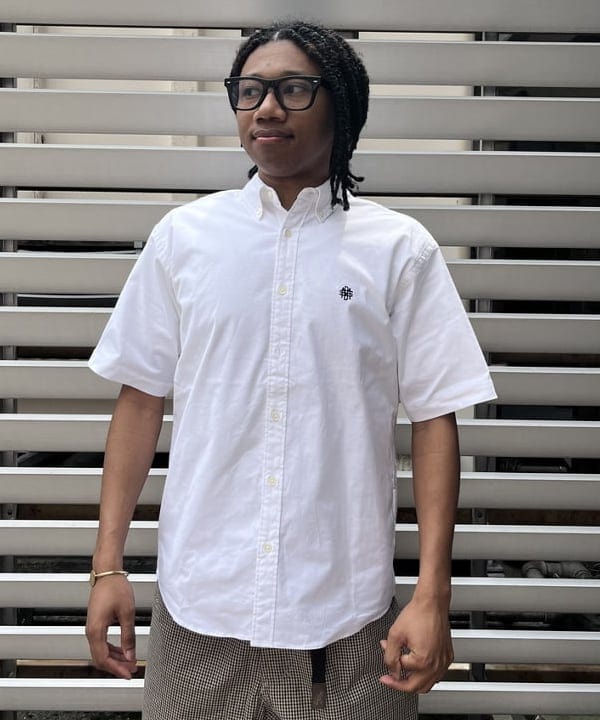 NADEL ナデールさんの「BEAMS WOMEN｜ストレッチ エンブレム ボタンダウンシャツ」を使ったコーディネート