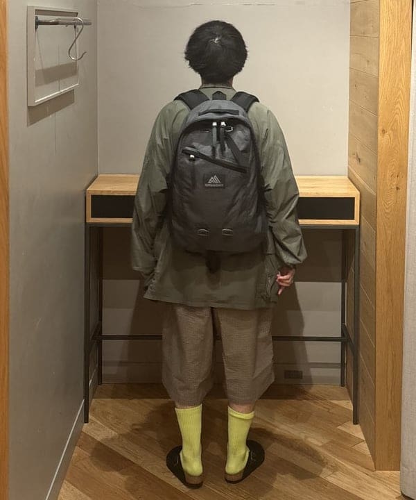 三宅 康平さんの「BEAMS WOMEN｜【別注】GREGORY / Mighty Day Lite RIP STOP」を使ったコーディネート