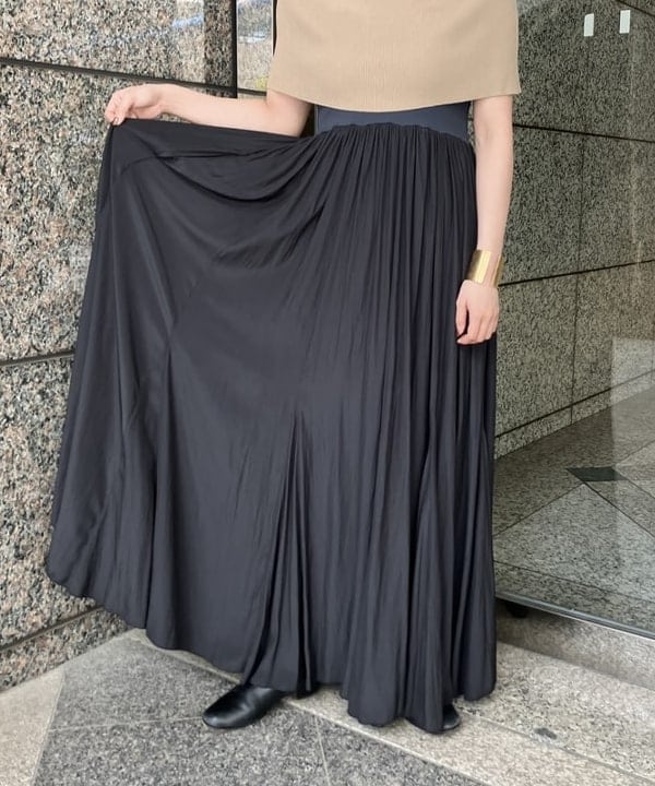 多田 日奈子さんの「BEAMS WOMEN｜AK+1 / アンブレラ スカート」を使ったコーディネート