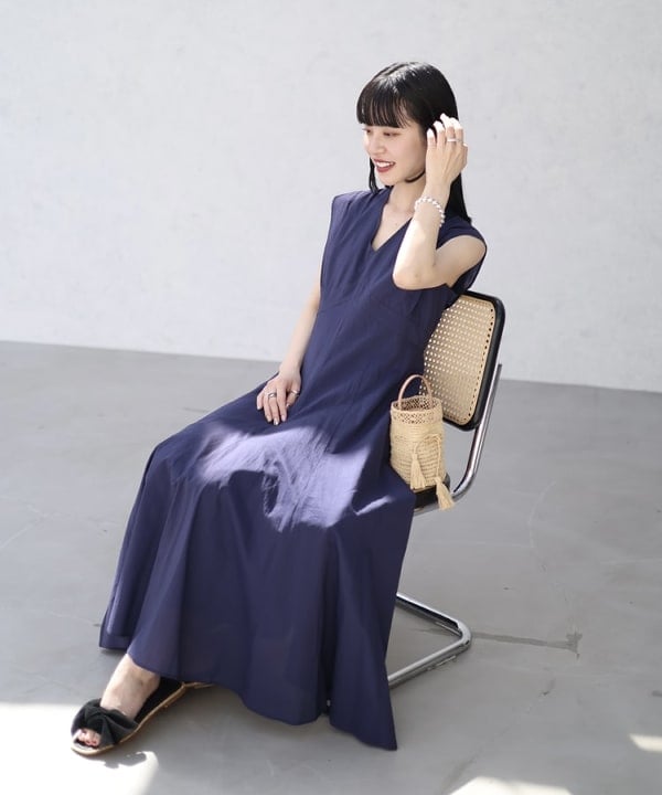 高木 菜央さんの「【別注】MARIHA / 夏の月 ソリッド ワンピース」を使ったコーディネート