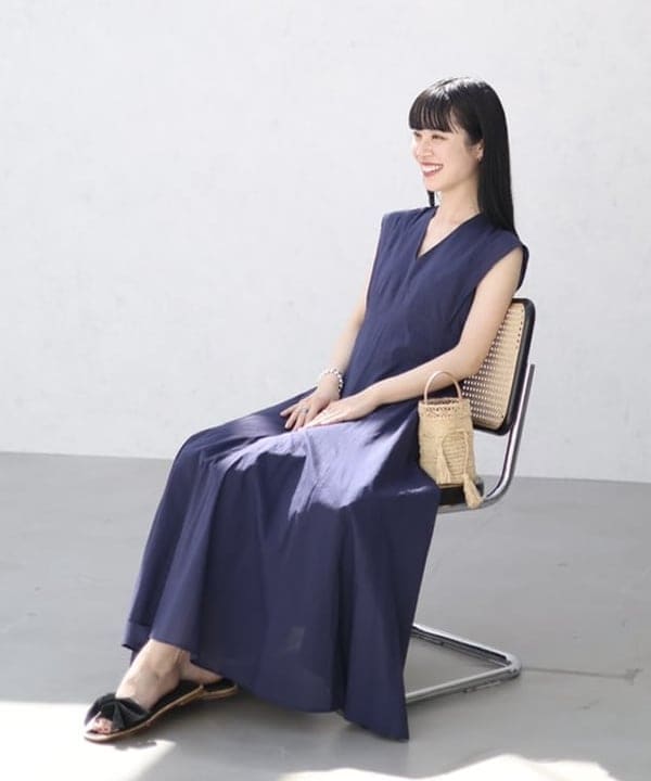 高木 菜央さんの「【別注】MARIHA / 夏の月 ソリッド ワンピース」を使ったコーディネート
