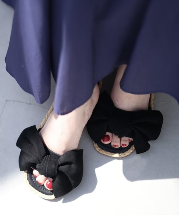 高木 菜央さんの「【別注】MARIHA / 夏の月 ソリッド ワンピース」を使ったコーディネート