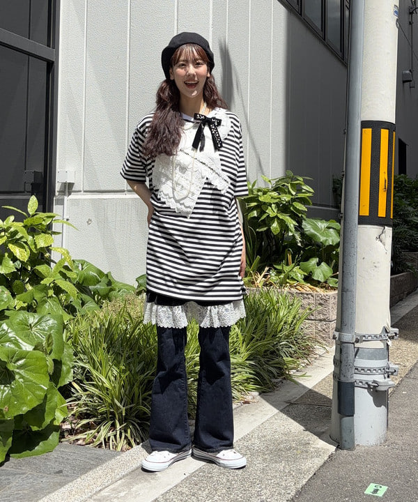 み　う　ちさんの「BEAMS WOMEN｜【別注】TORI-TO / バイアス フリル BIG Tシャツ」を使ったコーディネート