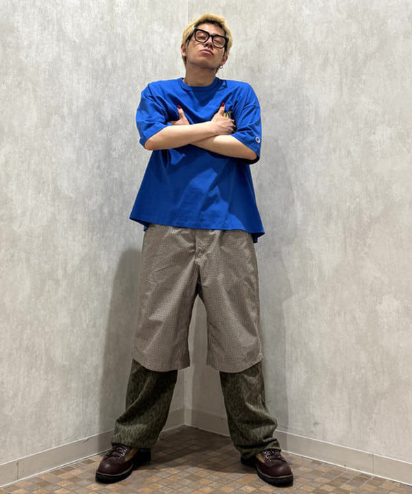 配島 孝明さんの「BEAMS WOMEN｜【別注】Gramicci / チェック ショーツ」を使ったコーディネート