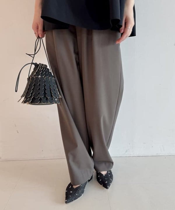 山田 千遥さんの「BEAMS WOMEN｜コンビ ティアード プルオーバー」を使ったコーディネート