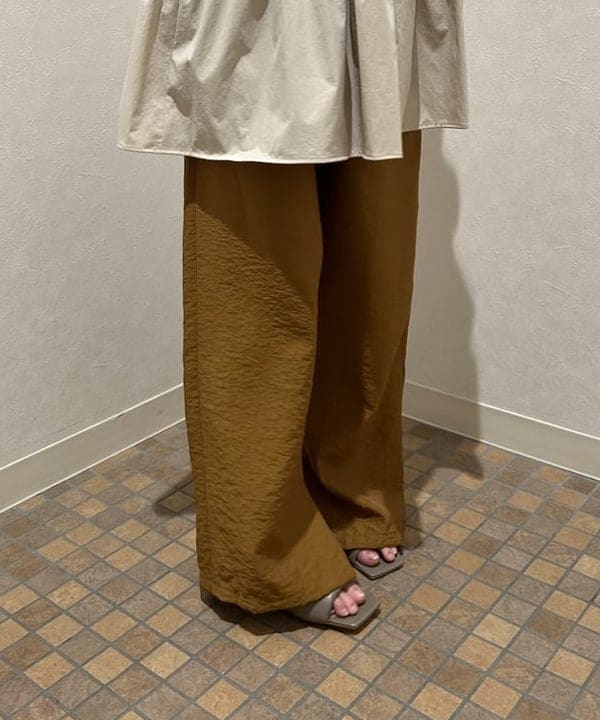 大槻 まひろさんの「BEAMS WOMEN｜コンビ ティアード プルオーバー」を使ったコーディネート