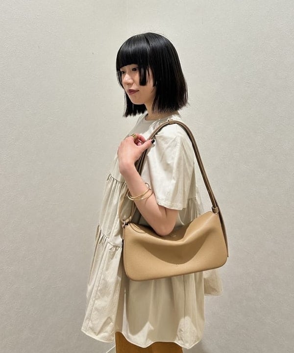 大槻 まひろさんの「BEAMS WOMEN｜コンビ ティアード プルオーバー」を使ったコーディネート