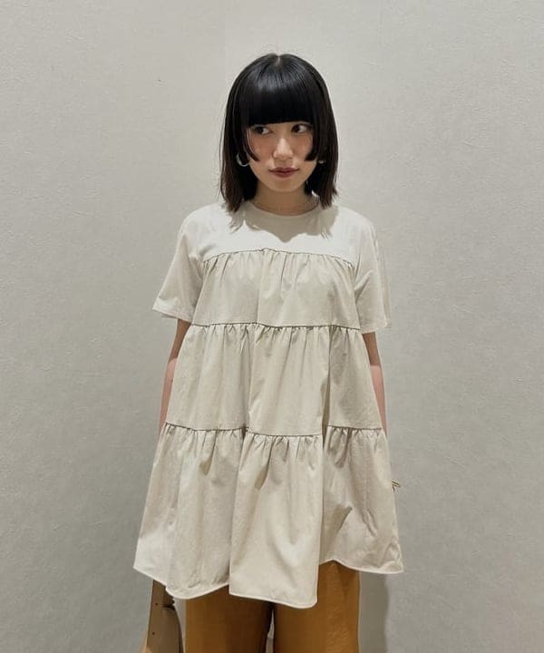 大槻 まひろさんの「BEAMS WOMEN｜コンビ ティアード プルオーバー」を使ったコーディネート