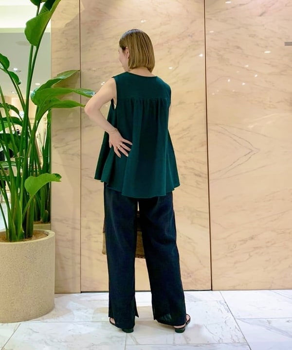 AONO SHIKAMAさんの「BEAMS WOMEN｜ラッセルメッシュ ノースリーブ プルオーバー」を使ったコーディネート