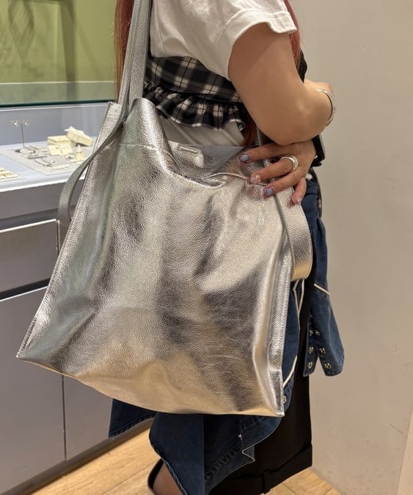 オカベ　アヤカさんの「BEAMS WOMEN｜【別注】GOOD ROCK SPEED / MUSIC Tシャツ」を使ったコーディネート