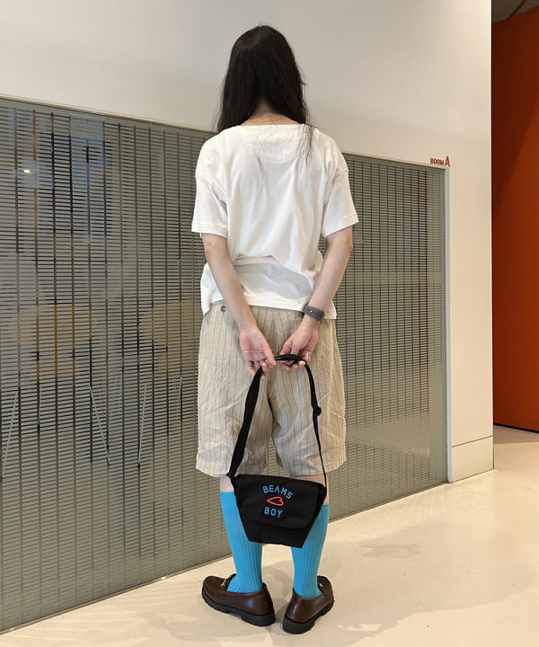 清水 彩乃さんの「BEAMS WOMEN｜Manhattan Portage / 別注 MP1603-3EMB-BMB」を使ったコーディネート