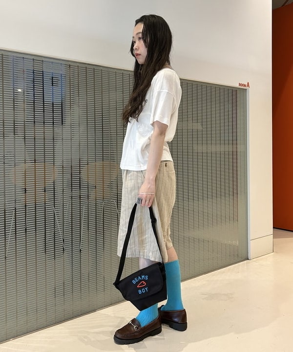 清水 彩乃さんの「BEAMS WOMEN｜Manhattan Portage / 別注 MP1603-3EMB-BMB」を使ったコーディネート