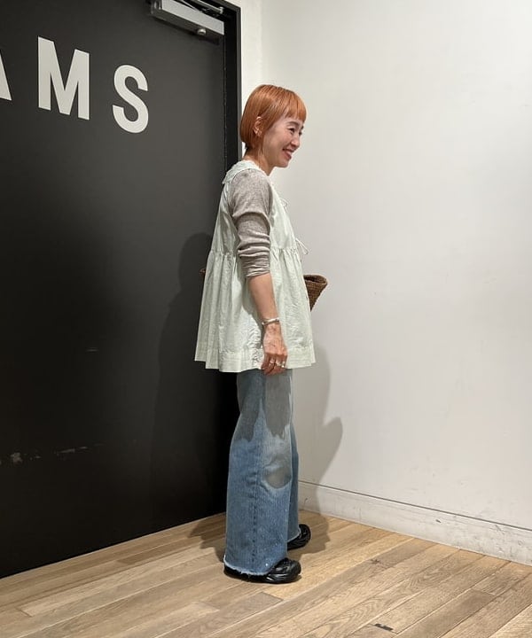 吉田 奈央さんの「BEAMS WOMEN｜コットン ギャザー ノースリーブ シャツ」を使ったコーディネート