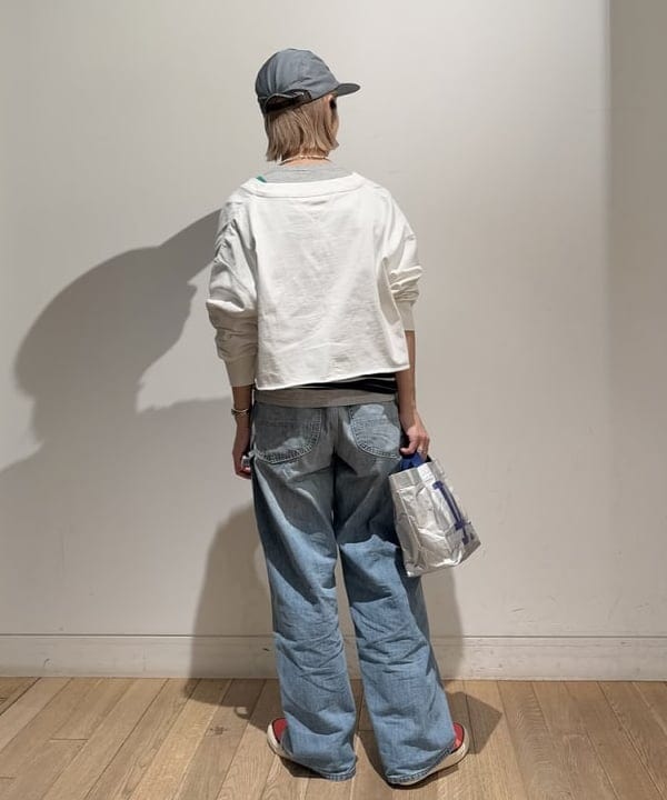 Kaoru Sakumaさんの「BEAMS WOMEN｜カットオフ Vネック カーディガン」を使ったコーディネート