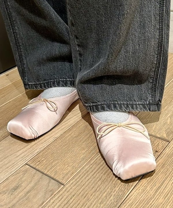 早川 萌子さんの「BEAMS WOMEN｜【別注】Anniel / サテン バレエ シューズ」を使ったコーディネート