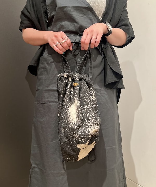 浦谷 久枝さんの「BEAMS WOMEN｜リネン ソリッド スタンドカラーシャツ」を使ったコーディネート