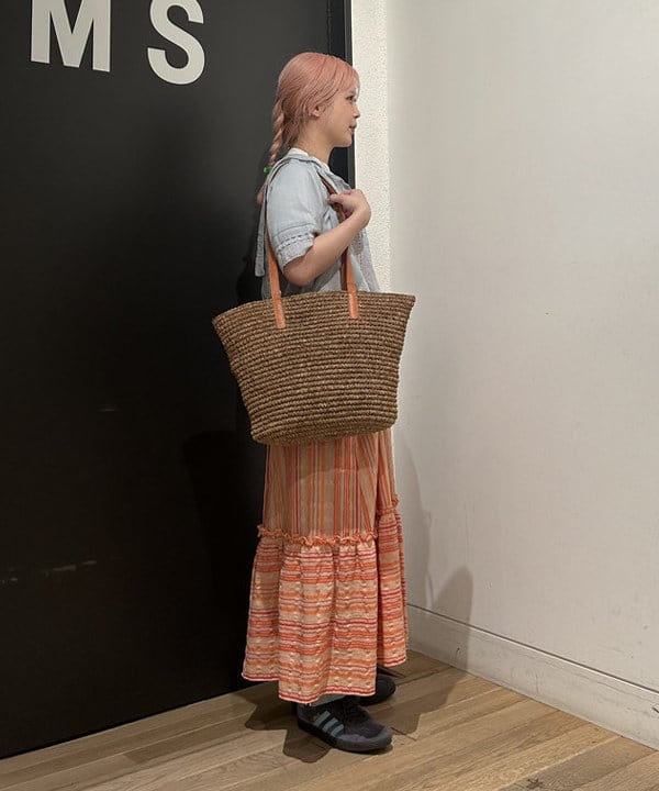 安藤 菜央さんの「BEAMS WOMEN｜ストライプ キャミ ワンピース」を使ったコーディネート