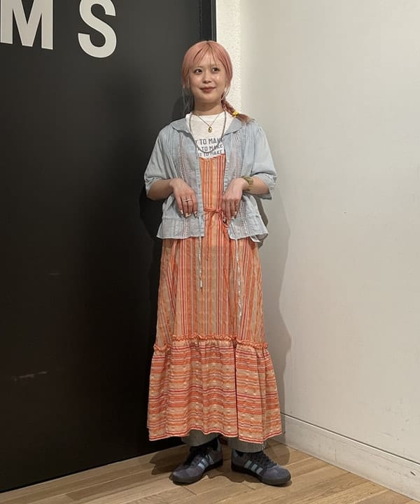 安藤 菜央さんの「BEAMS WOMEN｜ストライプ キャミ ワンピース」を使ったコーディネート