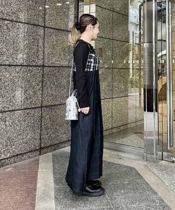 YABUさんの「BEAMS WOMEN｜blicenscell / sequin buscket バッグ」を使ったコーディネート