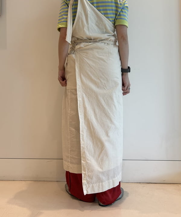 清水 彩乃さんの「BEAMS WOMEN｜ワンショルダー エプロン ワンピース」を使ったコーディネート