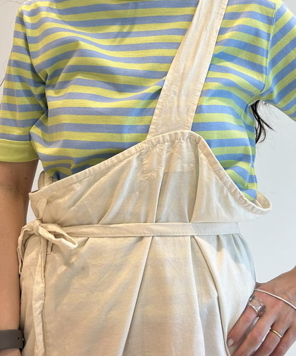 清水 彩乃さんの「BEAMS WOMEN｜ワンショルダー エプロン ワンピース」を使ったコーディネート