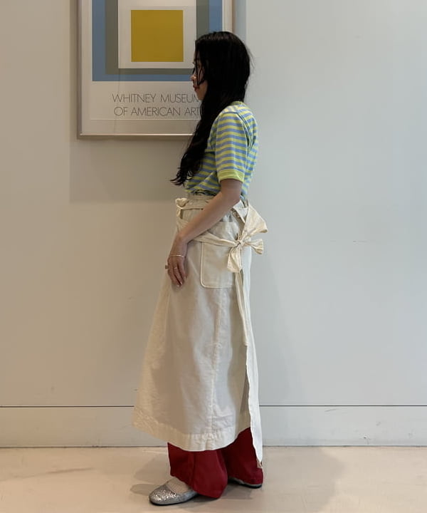 清水 彩乃さんの「BEAMS WOMEN｜ワンショルダー エプロン ワンピース」を使ったコーディネート