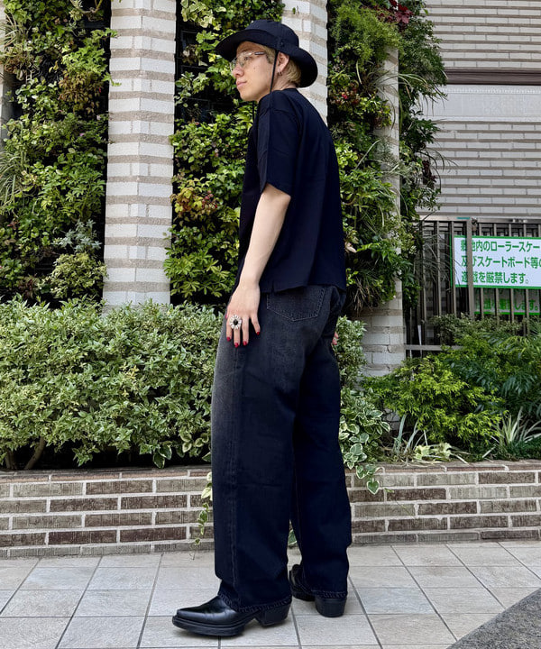 配島 孝明さんの「BEAMS WOMEN｜ルーズ シルケットTシャツ」を使ったコーディネート