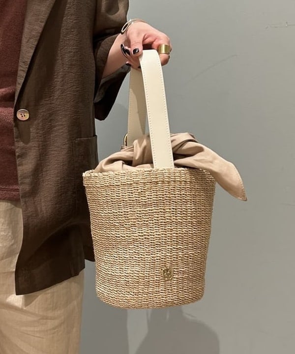 大槻 まひろさんの「BEAMS WOMEN｜VIOLAd&rsquo;ORO / アバカ バケツ トートバッグ」を使ったコーディネート
