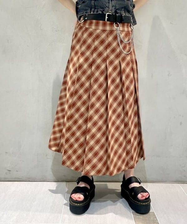 カタヤマ アヤさんの「BEAMS WOMEN｜チェック プリーツ スカート」を使ったコーディネート