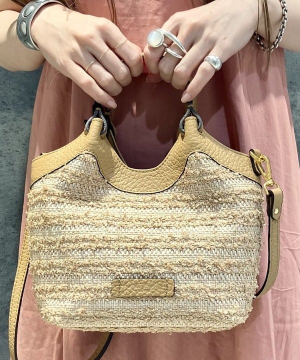 丸山 真菜美さんの「BEAMS WOMEN｜ポインテッド ヌードサンダル .M」を使ったコーディネート