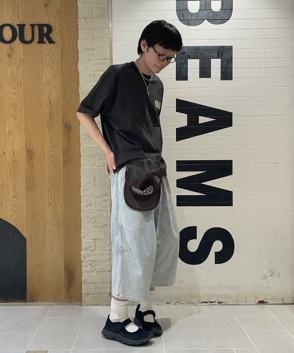 マツミヤさんの「BEAMS WOMEN｜クウォーターレングス デニム ウェビングパンツ」を使ったコーディネート