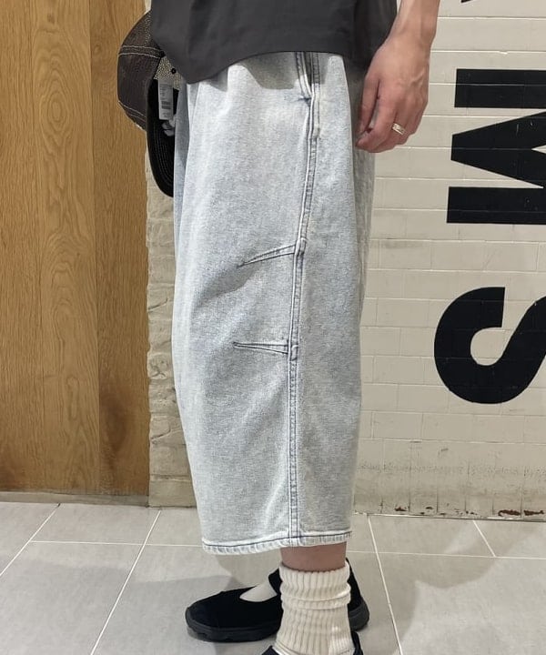 マツミヤさんの「BEAMS WOMEN｜クウォーターレングス デニム ウェビングパンツ」を使ったコーディネート