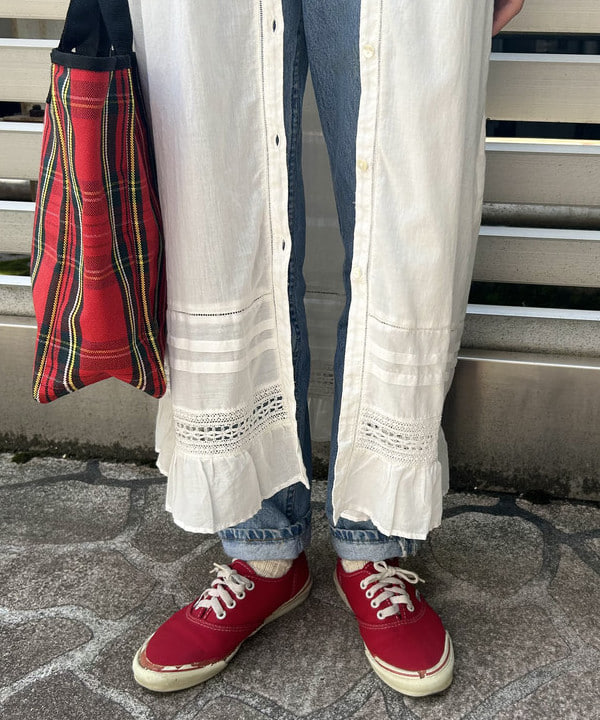 MATSUMOTO AMIさんの「BEAMS WOMEN｜ヴィンテージ レース ノースリーブ ワンピース」を使ったコーディネート