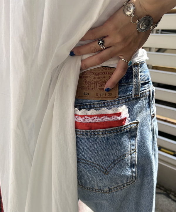 MATSUMOTO AMIさんの「BEAMS WOMEN｜ヴィンテージ レース ノースリーブ ワンピース」を使ったコーディネート