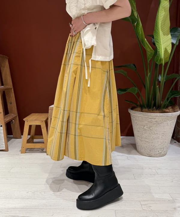 優意さんの「BEAMS WOMEN｜【別注】Atlas Screen Printing / Roadside Flowers Tee」を使ったコーディネート