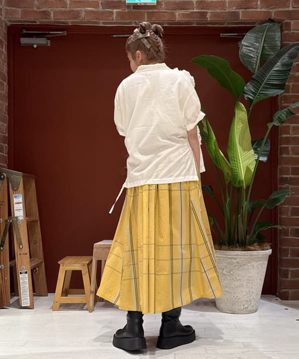 優意さんの「BEAMS WOMEN｜【別注】Atlas Screen Printing / Roadside Flowers Tee」を使ったコーディネート