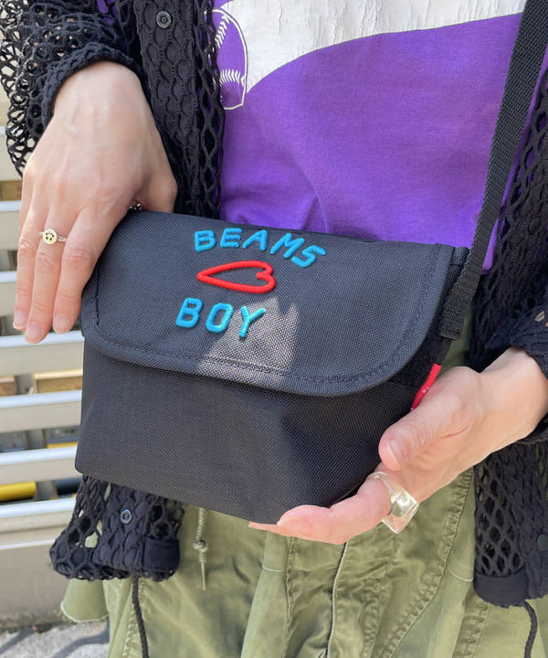 コウリキ　マミさんの「BEAMS WOMEN｜Manhattan Portage / 別注 MP1603-3EMB-BMB」を使ったコーディネート