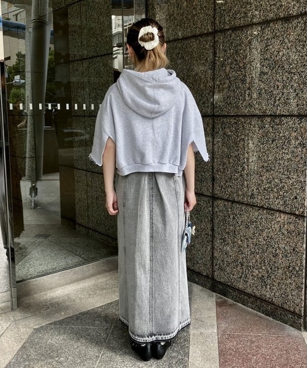 YABUさんの「BEAMS WOMEN｜デニム ジップ タイト ワンピース」を使ったコーディネート