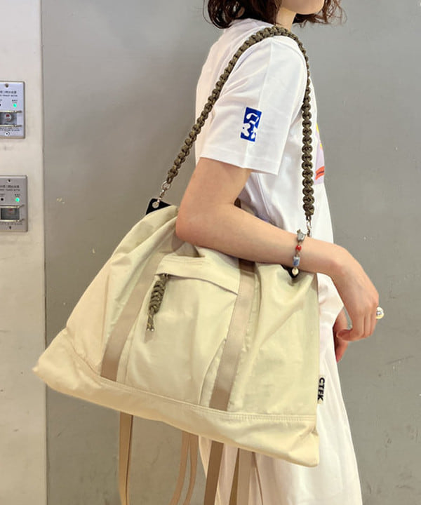 神坂 莉子さんの「BEAMS WOMEN｜CONTROL FREAK / ナイロン 3Way トートバッグ」を使ったコーディネート