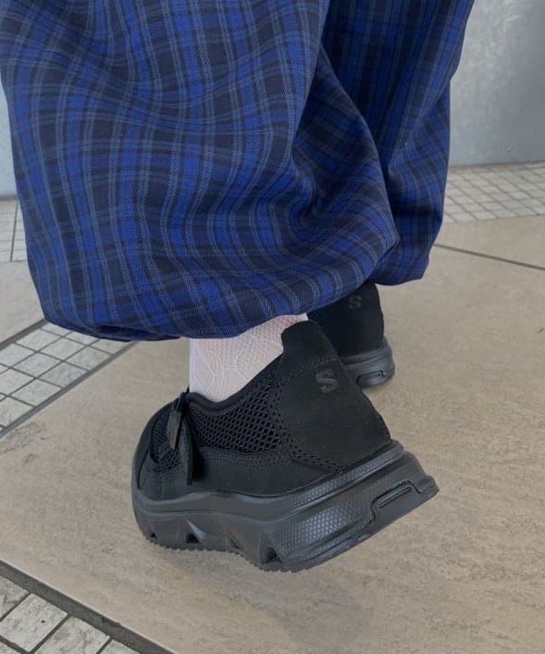 イトウミサキさんの「BEAMS WOMEN｜チェック カーゴ イージーパンツ」を使ったコーディネート