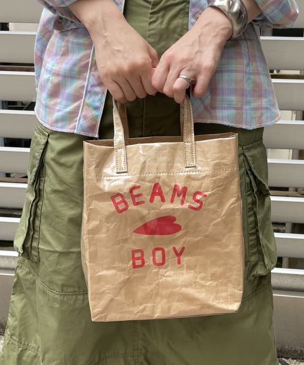 コウリキ　マミさんの「BEAMS WOMEN｜BEAMS BOY / BBロゴ ショップバック」を使ったコーディネート
