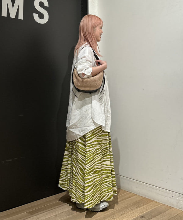 ando naoさんの「BEAMS WOMEN｜TICCA / リネン スクエア ビッグシャツ」を使ったコーディネート