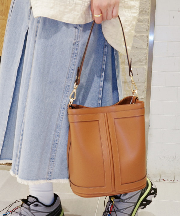 Joさんの「BEAMS WOMEN｜GIANNI NOTARO / NEW フレーム バケット バッグ」を使ったコーディネート