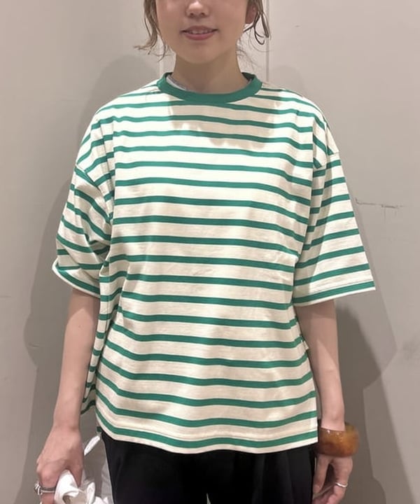 小原 もこさんの「BEAMS WOMEN｜BRIEFING &times; BEAMS BOY / 別注 ヘルメット バッグ」を使ったコーディネート