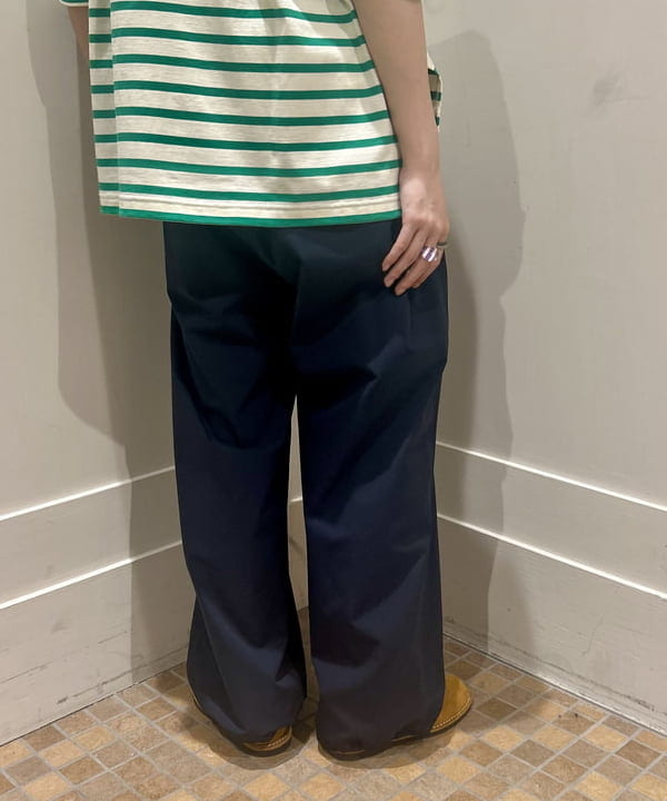 小原 もこさんの「BEAMS WOMEN｜BRIEFING &times; BEAMS BOY / 別注 ヘルメット バッグ」を使ったコーディネート