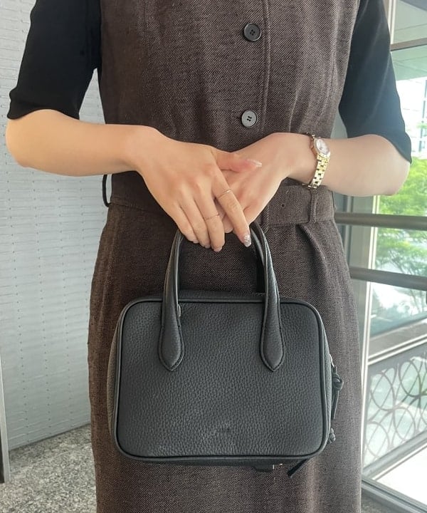 SAKAIさんの「BEAMS WOMEN｜【別注】スタイリスト佐藤佳菜子 × SLOANE / クルーネック リブTシャツ」を使ったコーディネート