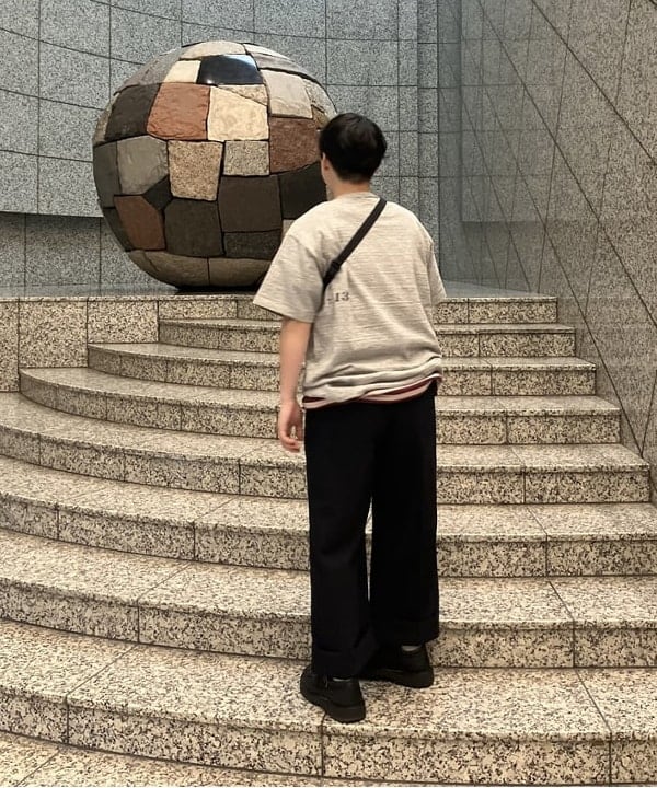 赤羽 花さんの「BEAMS WOMEN｜WAREHOUSE & CO. / 別注 ステンシル13 Tシャツ」を使ったコーディネート