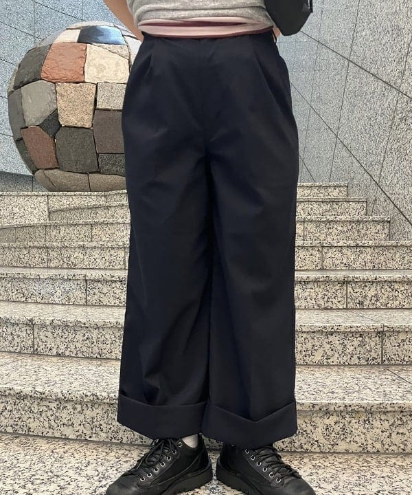 赤羽 花さんの「BEAMS WOMEN｜WAREHOUSE & CO. / 別注 ステンシル13 Tシャツ」を使ったコーディネート